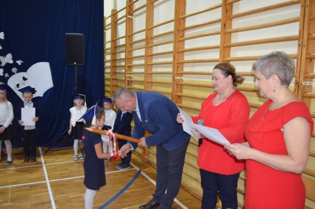 http://old.szkolaborowno.pl/images/phocagallery/dzien_edukacji_17/thumbs/phoca_thumb_l_dsc_0121.jpg