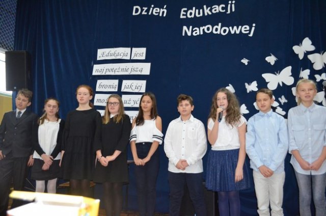 http://old.szkolaborowno.pl/images/phocagallery/dzien_edukacji_17/thumbs/phoca_thumb_l_dsc_0169.jpg