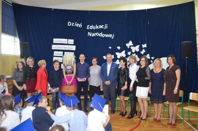 http://old.szkolaborowno.pl/images/phocagallery/dzien_edukacji_17/thumbs/phoca_thumb_l_dsc_0255.jpg
