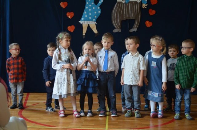 http://old.szkolaborowno.pl/images/phocagallery/dzienbabciidziadka2018/thumbs/phoca_thumb_l_dsc_0151.jpg