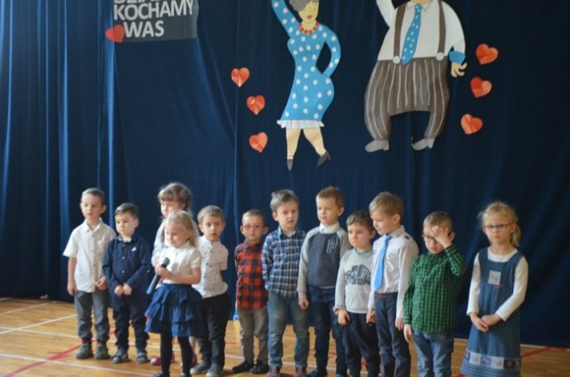 http://old.szkolaborowno.pl/images/phocagallery/dzienbabciidziadka2018/thumbs/phoca_thumb_l_dsc_0162.jpg