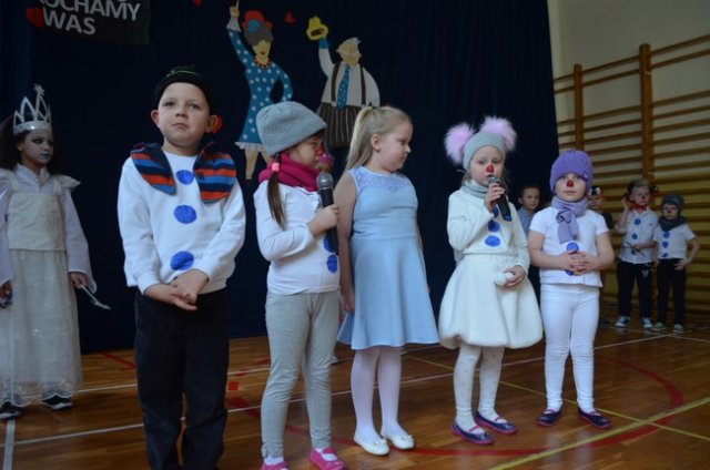 http://old.szkolaborowno.pl/images/phocagallery/dzienbabciidziadka2018/thumbs/phoca_thumb_l_dsc_0181.jpg