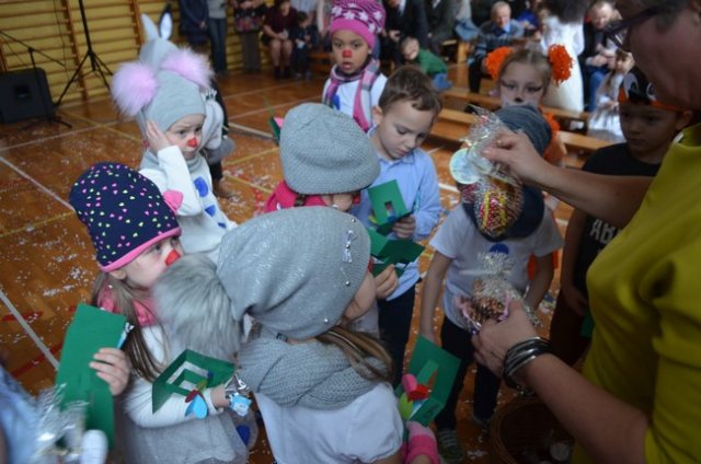 http://old.szkolaborowno.pl/images/phocagallery/dzienbabciidziadka2018/thumbs/phoca_thumb_l_dsc_0252.jpg