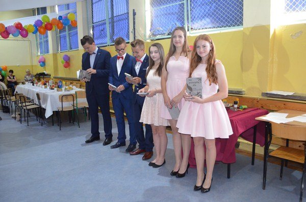 http://old.szkolaborowno.pl/images/phocagallery/komers2017/thumbs/phoca_thumb_l_DSC_0244.JPG